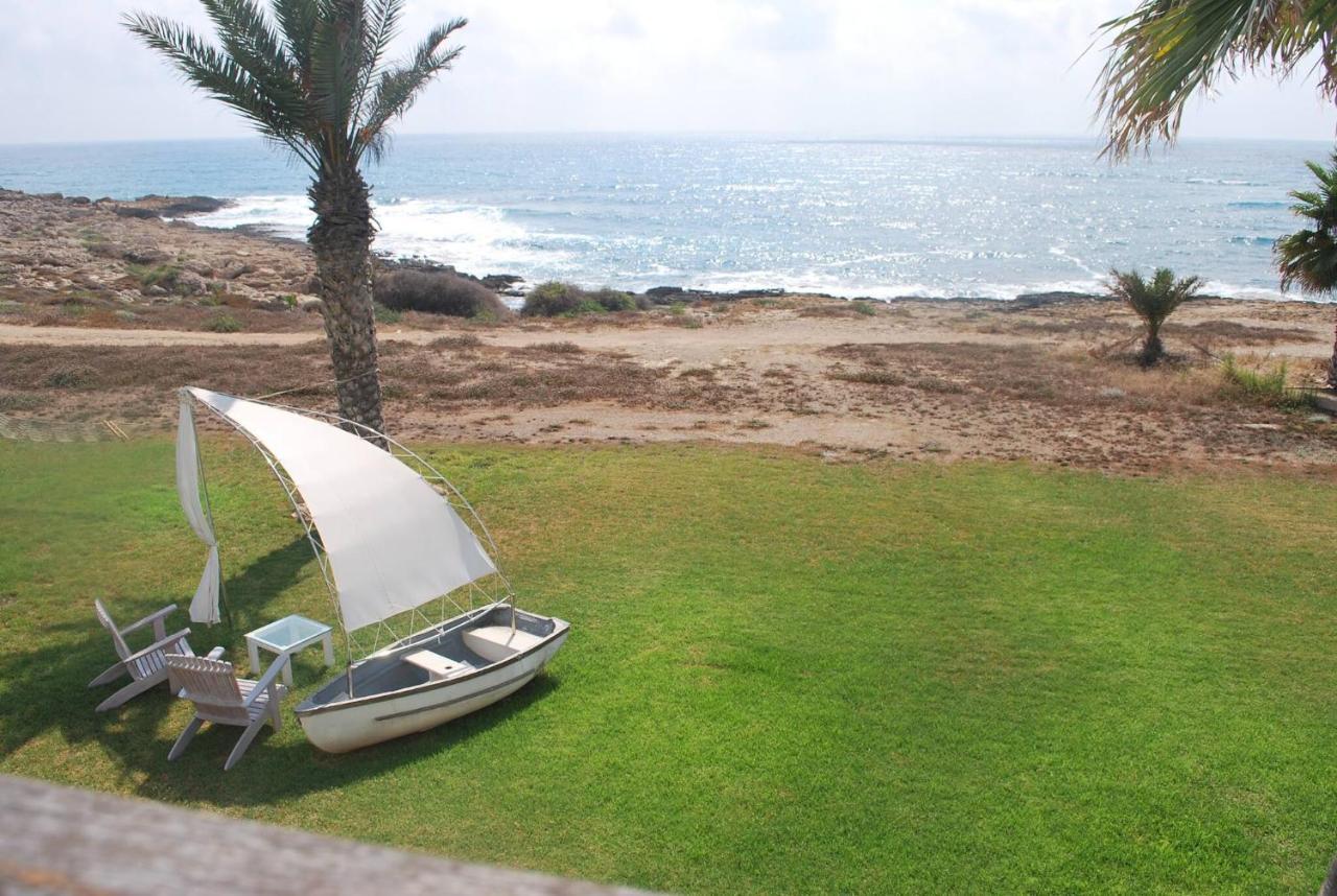 קיסונרגה Sea Front Villa, Heated Private Pool, Amazing Location Paphos 323 מראה חיצוני תמונה