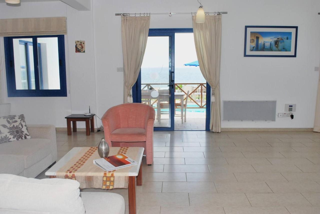 קיסונרגה Sea Front Villa, Heated Private Pool, Amazing Location Paphos 323 מראה חיצוני תמונה