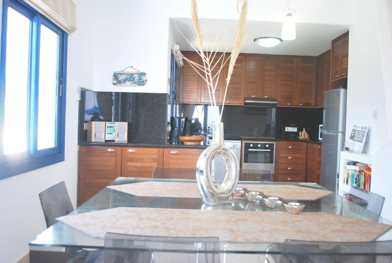 קיסונרגה Sea Front Villa, Heated Private Pool, Amazing Location Paphos 323 מראה חיצוני תמונה