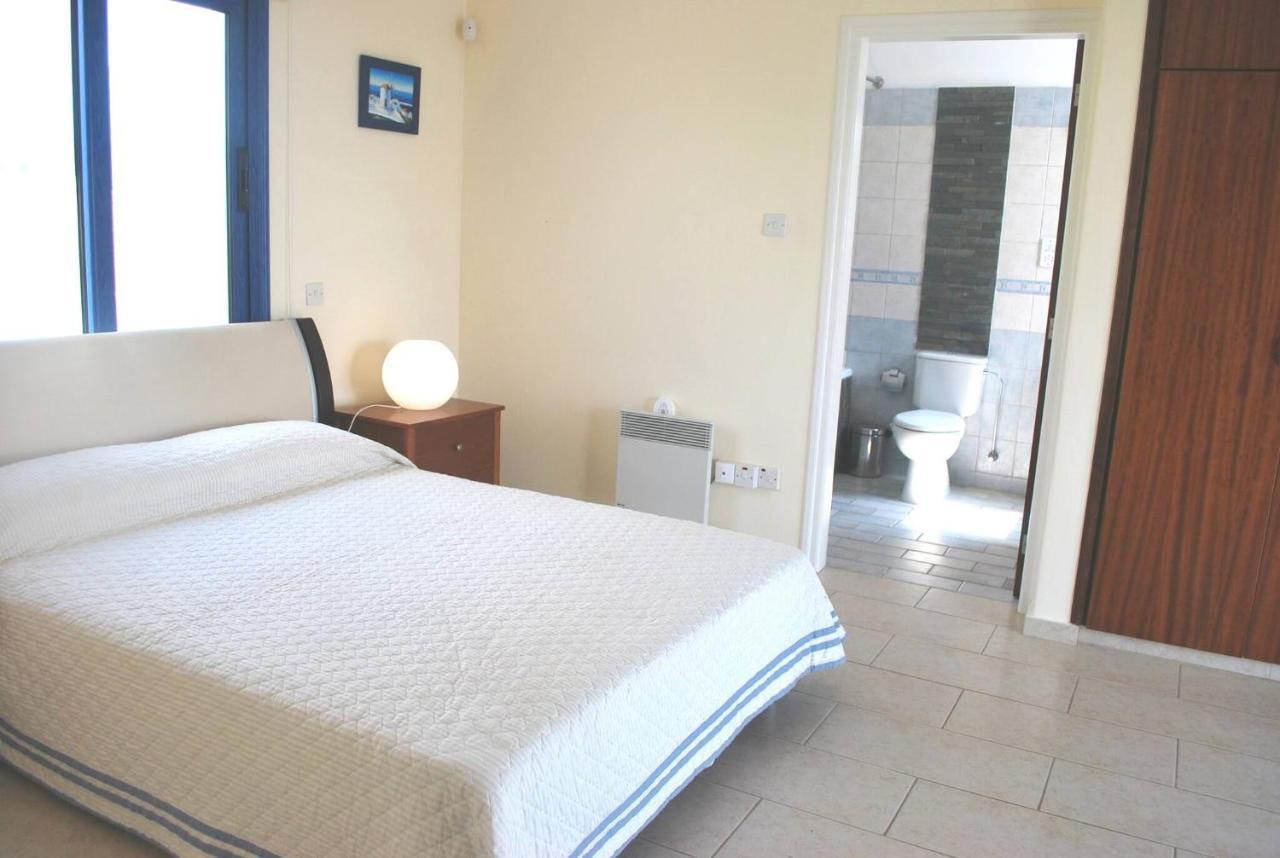 קיסונרגה Sea Front Villa, Heated Private Pool, Amazing Location Paphos 323 מראה חיצוני תמונה