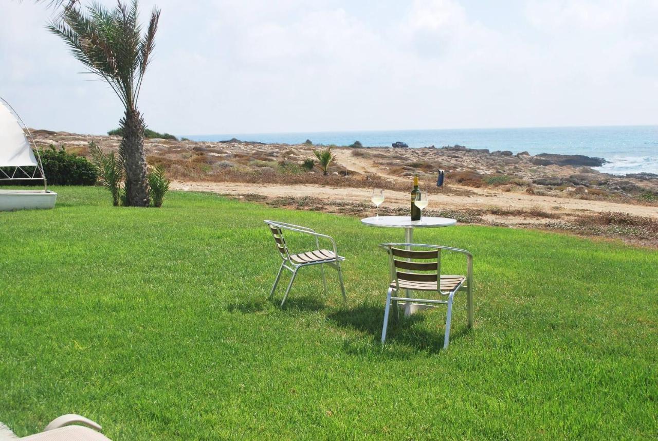 קיסונרגה Sea Front Villa, Heated Private Pool, Amazing Location Paphos 323 מראה חיצוני תמונה