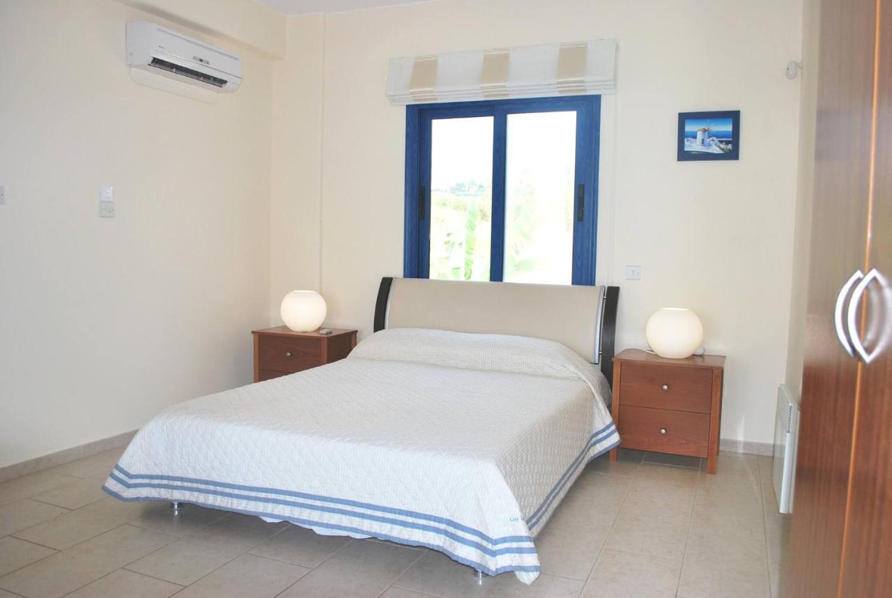 קיסונרגה Sea Front Villa, Heated Private Pool, Amazing Location Paphos 323 מראה חיצוני תמונה